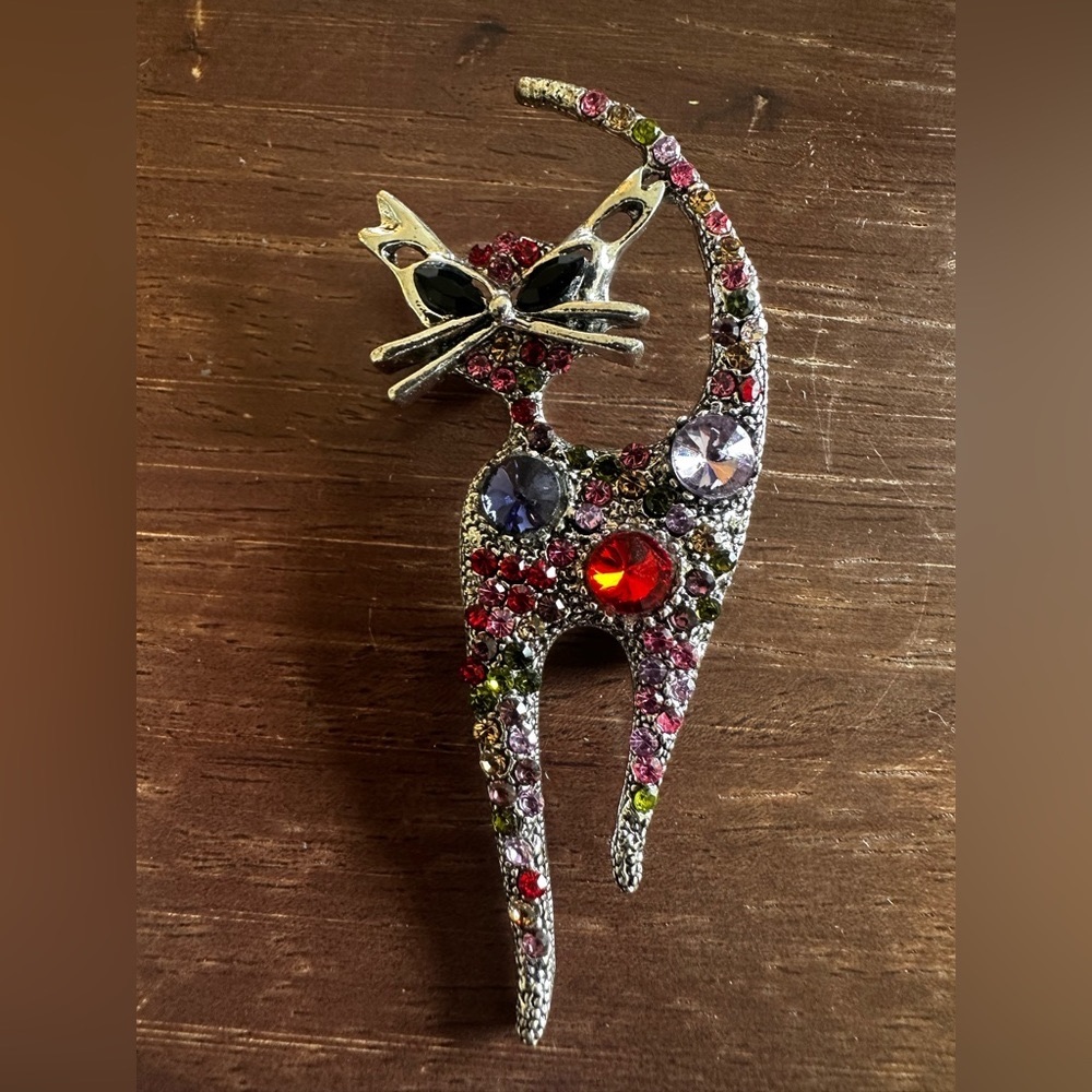 Vintage Cat Brooch with Rhinestones. Silver Tone.